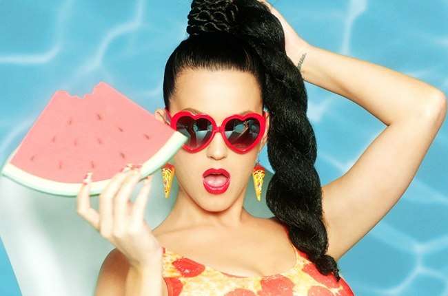 Katy Perry - Teenage Dream (Wr: Lukasz Gottwald, Katy Perry, Benjamin Levin, Bonnie McKee. Prod: Martin, Dr. Luke, Benny Blanco)